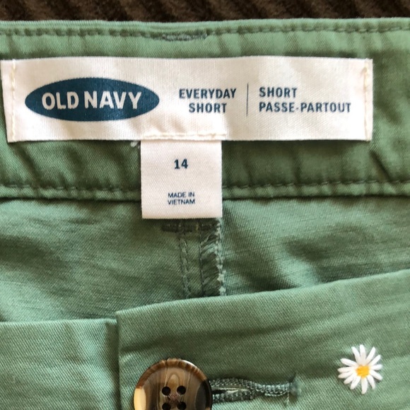 A29- Old Navy shorts - Picture 6 of 8